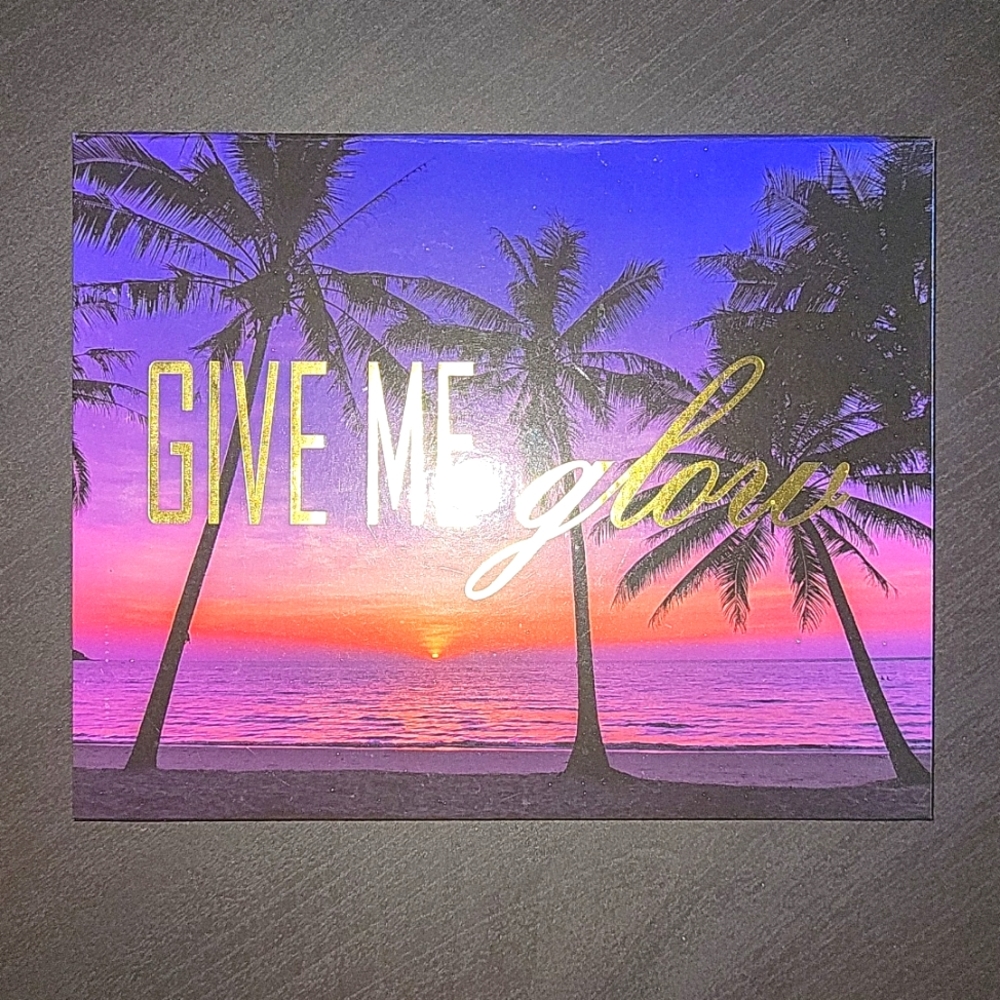 Give Me Glow Cosmetics single eyeshadow palette.